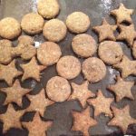 Cómo Hacer Galletas de Mantequilla de Maní y Vainilla para Perros