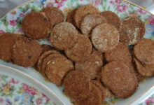 Galletas caseras horneadas preparadas como premio para perros